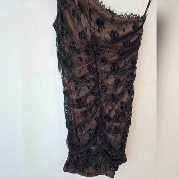 BCBG Maxazria One-Shoulder Floral Aplique Lace Dress Ruched Mini Black Size 10 M - Picture 11 of 14